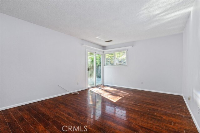 Building Photo - 668 Patricia Dr