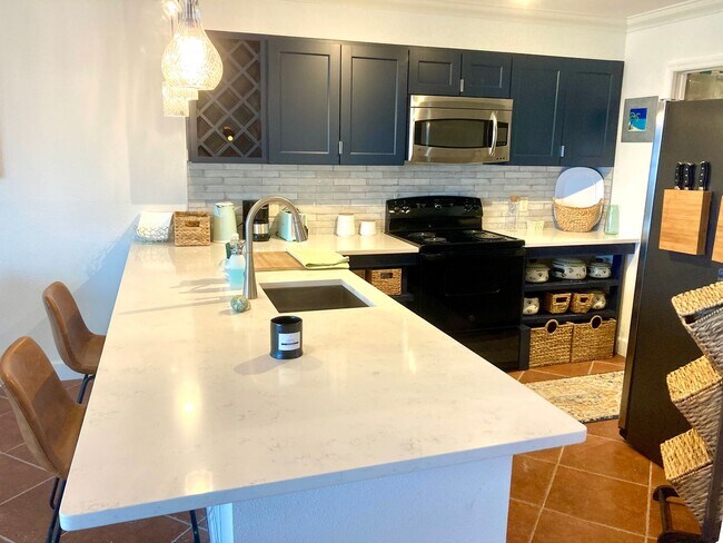 Building Photo - Casa Rio Waterfront Condominium