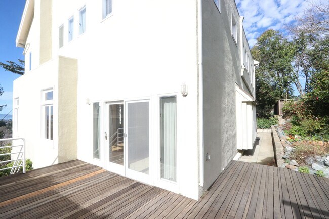 Building Photo - Traditional Six Bedroom Home with Exceptional SF Bay Views with In Law Unit