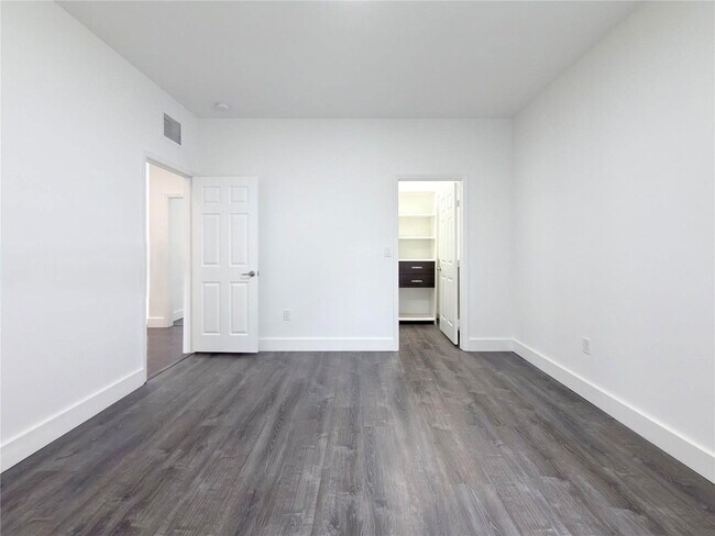 Building Photo - 10423 NW 70th Ln