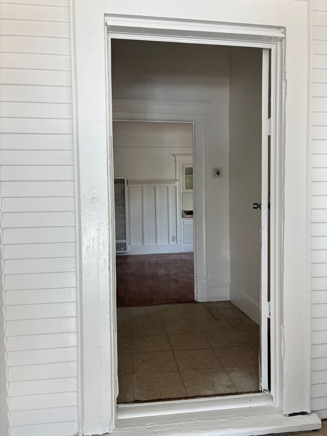 Building Photo - 54-1308