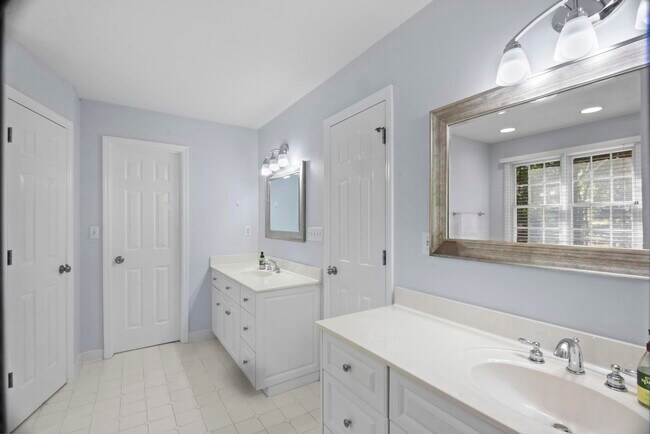 Building Photo - 126 Hemlock Dr