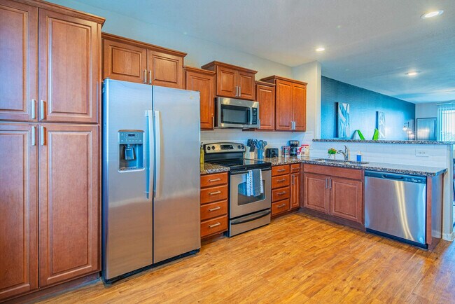 Building Photo - 1275 E University Dr