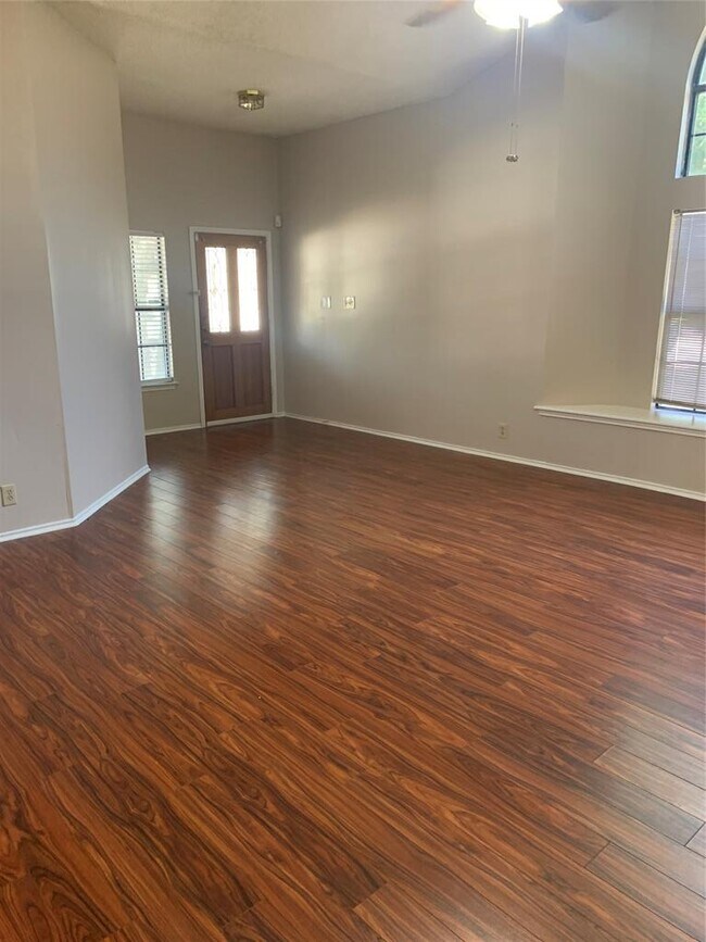 Building Photo - 3215 Tree Grove Dr