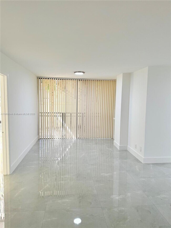 Building Photo - 2 bedroom in Sunny Isles Beach FL 33160
