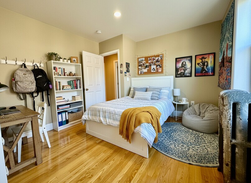 Building Photo - 328 St Paul St