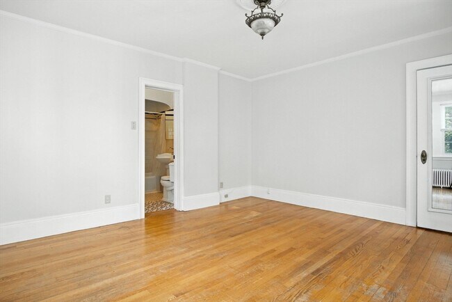 Building Photo - 216 Lowell St