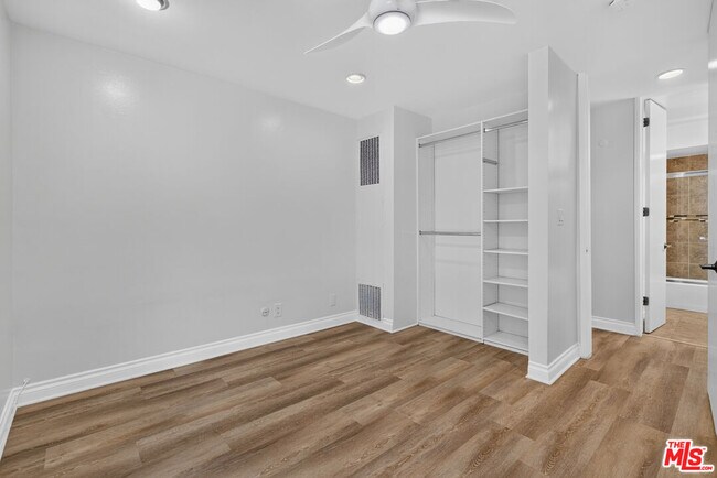 Building Photo - 6305 Green Valley Cir