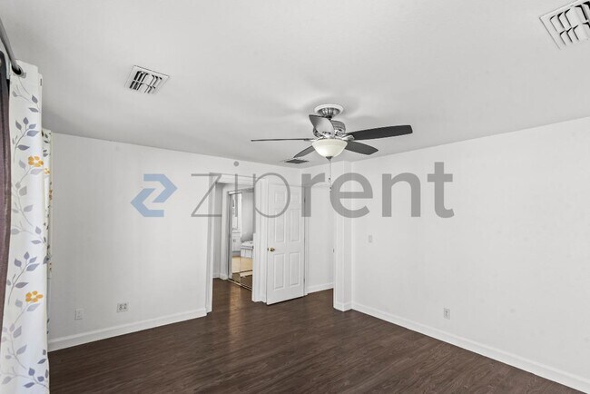 Building Photo - 2960 Stallion Way