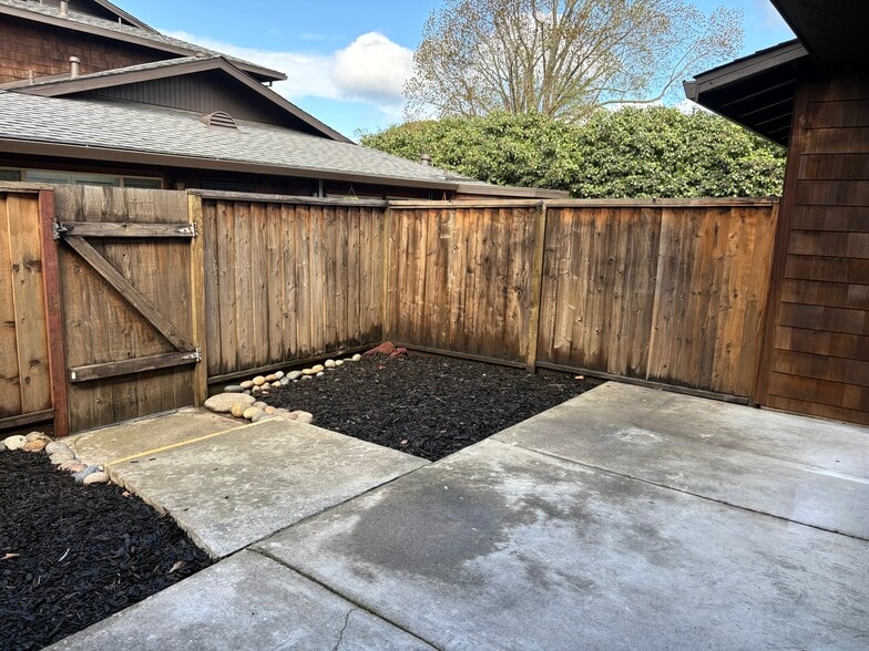 Patio - 4128 Ravenwood Pl