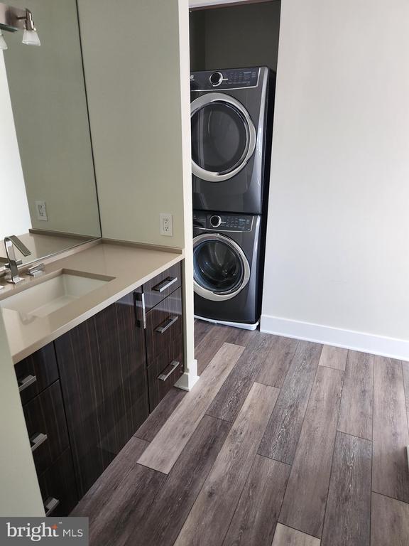 Building Photo - 900 N Stafford St