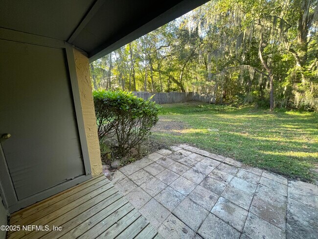 Building Photo - 85 Debarry Ave