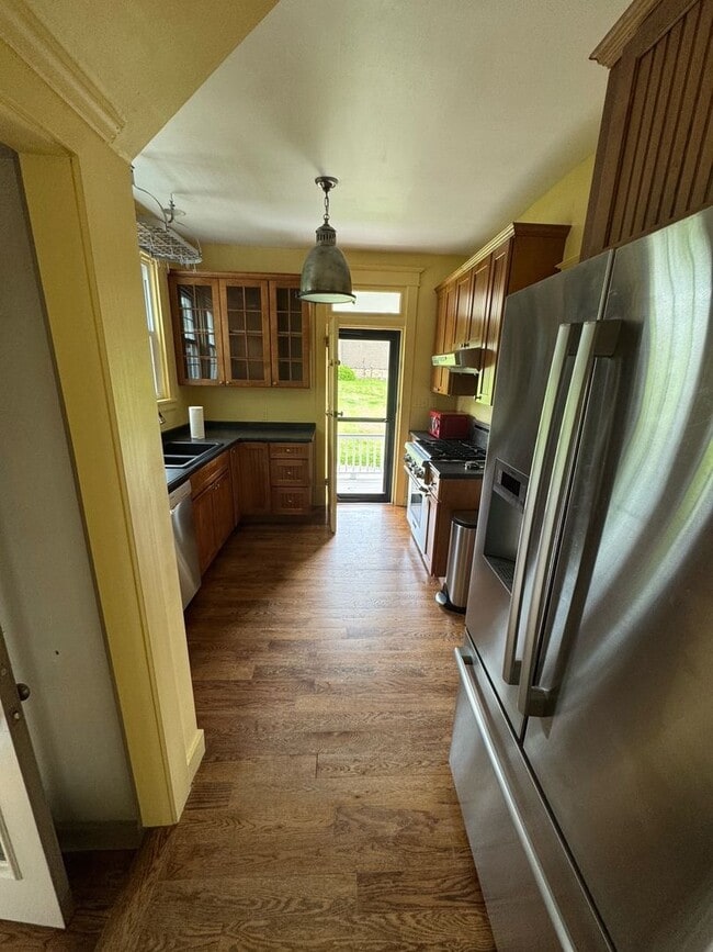 Building Photo - Charming 3-Bedroom Home in Desirable Allis...