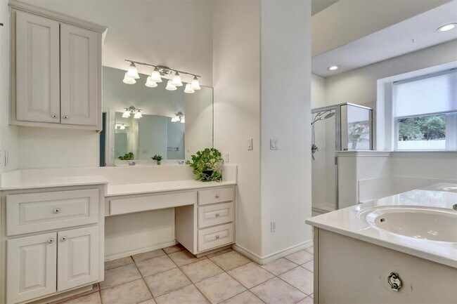 Building Photo - 203 Dunkeld Dr