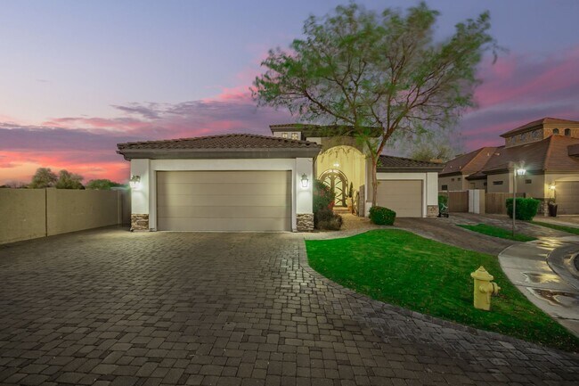 Building Photo - Beautiful 6-bedroom basement home