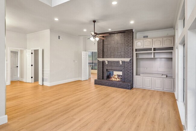 Building Photo - 2912 Bluffview Dr