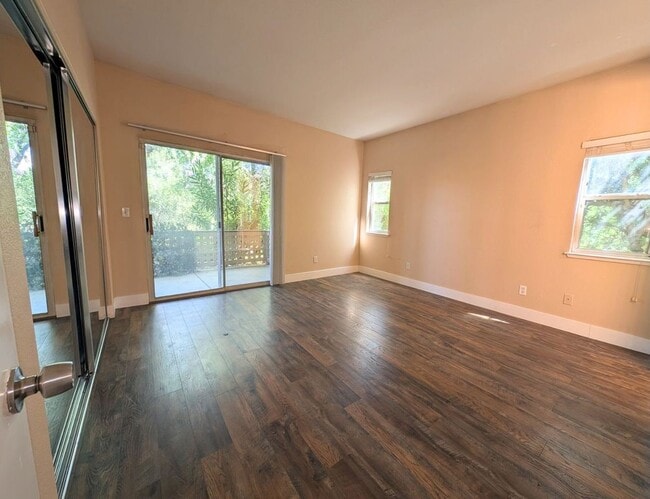 Building Photo - 141 Tuscany Ct