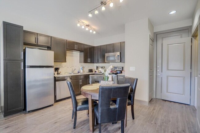 Building Photo - 6833 Addison Cir