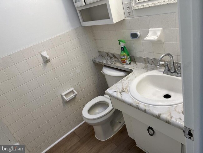 Building Photo - 205 Erica Pl