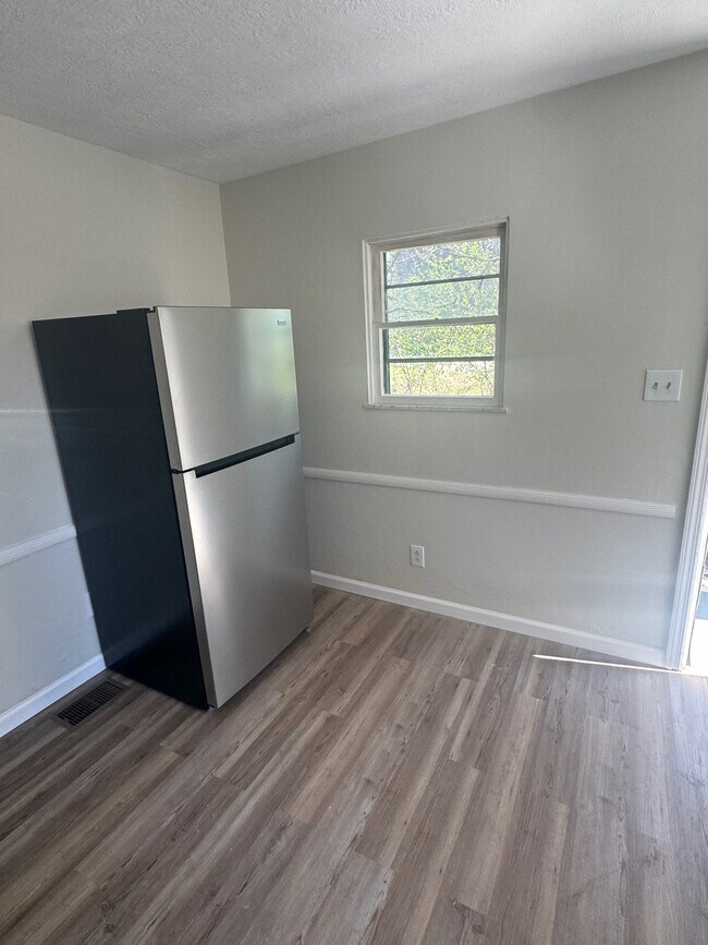 Building Photo - 6440 Dean St