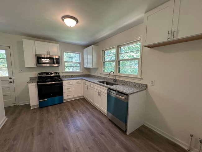 Building Photo - Rental In Anniston