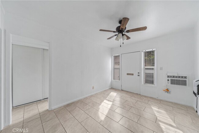 Building Photo - 1127 E 67th St