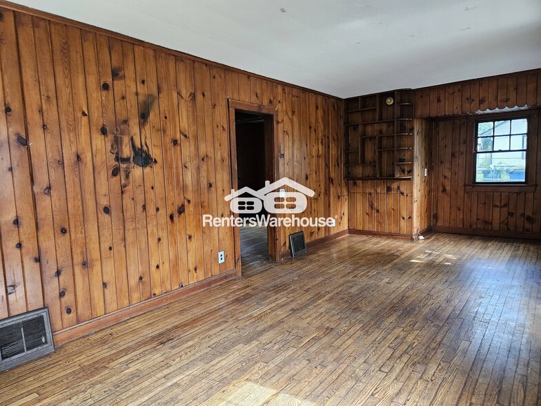 Building Photo - 1525 32nd St