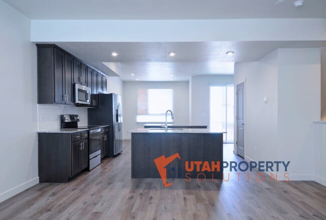 Building Photo - 1036 W 430 S