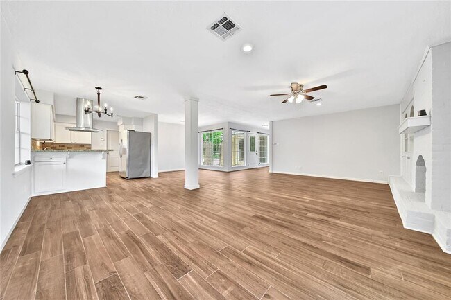 Building Photo - 259 Spring Pines Dr