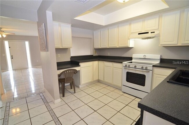 Building Photo - 106 S Primrose Dr