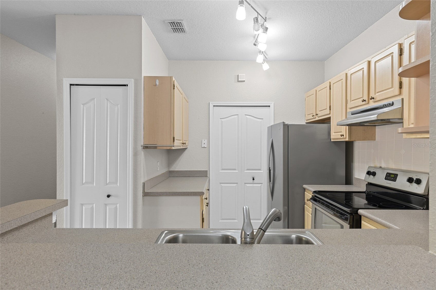 Building Photo - 1175 Lake Shadow Cir