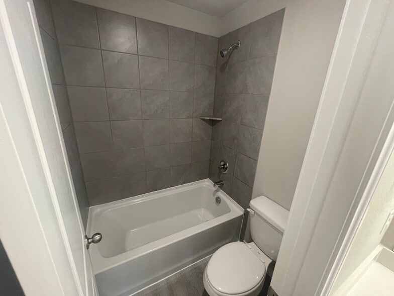 bathroom 2 - 2209 Greystone Dr