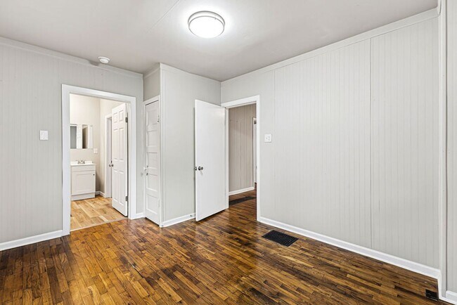 Building Photo - Remodeled 2-Bedroom Home in Saint Joseph with Off-Street Alley Parking