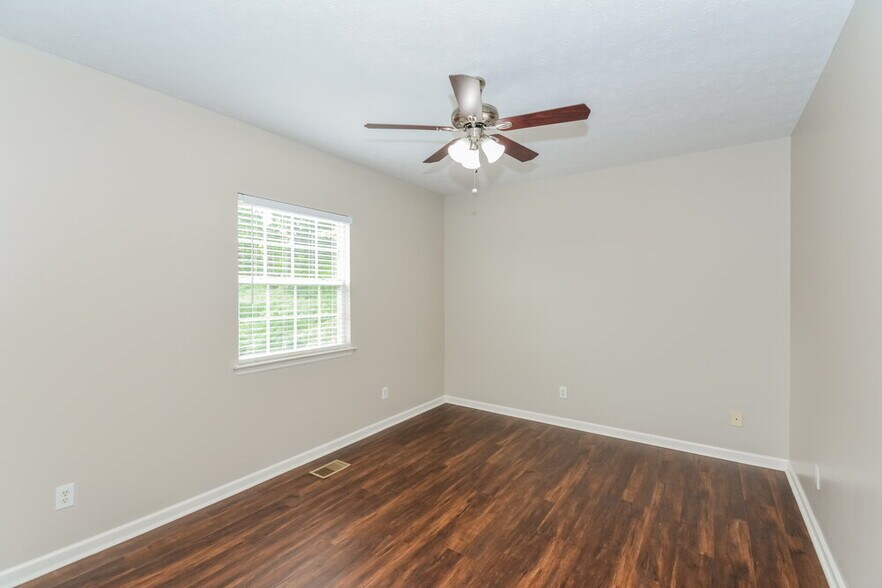 Building Photo - 128 Louann Ln