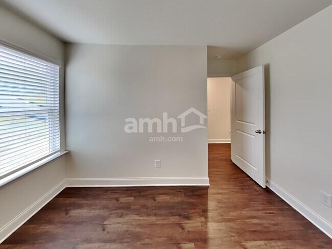 Building Photo - 893 Headland Wy