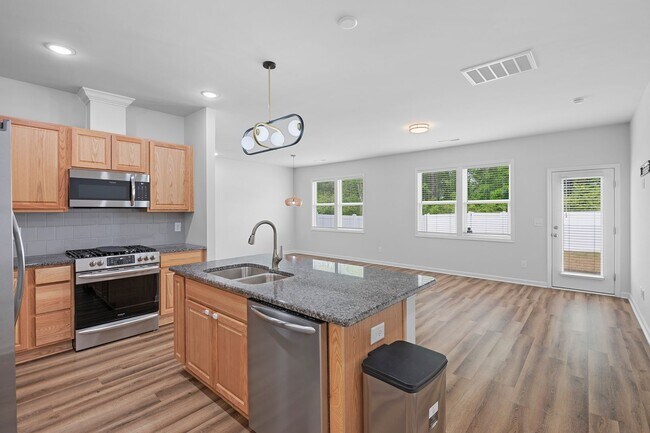 Building Photo - Charming 3 bedroom 2.5 bath Townhome in Wake Forest