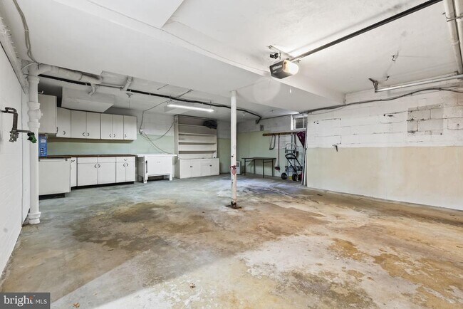 Building Photo - 3548 N Valley St