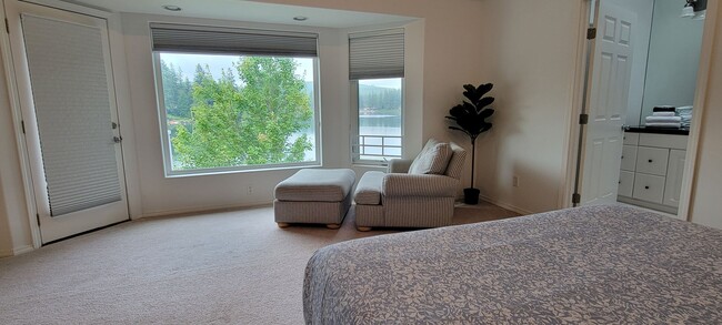 Building Photo - Lake Retreat Waterfront Living | Spacious Home with Views + Utilities Included