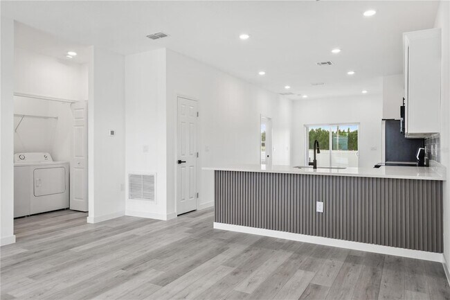 Building Photo - 602 Desmoines Ct