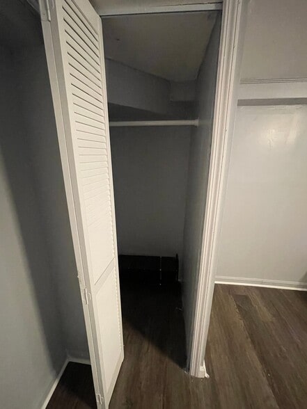 Building Photo - 204 34th St NE