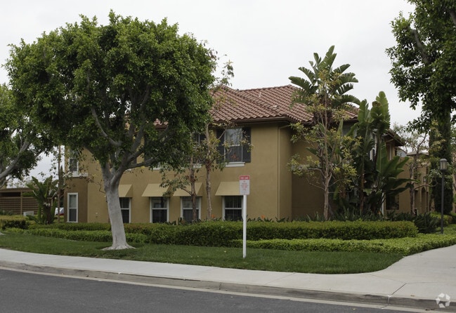 Building Photo - Santa Alicia Apartments