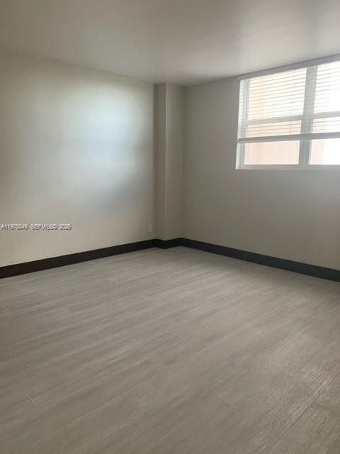 Building Photo - 90 Edgewater Dr