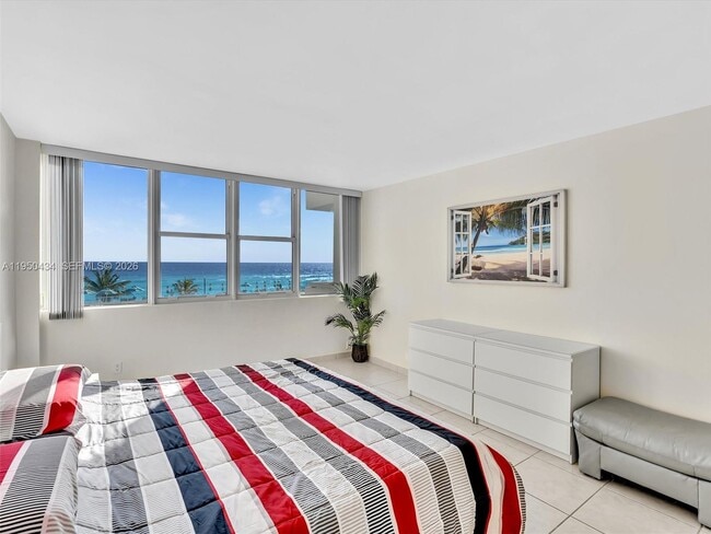 Building Photo - 3140 S Ocean Dr