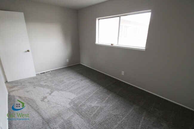 Building Photo - $4595 - **COMING SOON** Large spacious upd...