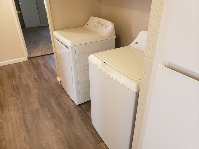 Building Photo - 3 Bedroom close to PV High School