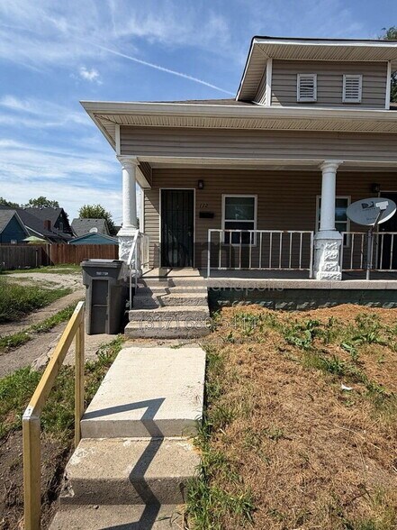 Building Photo - 112 Adler St