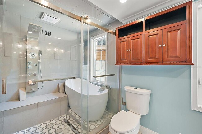 Building Photo - 507 Lakeshore Dr