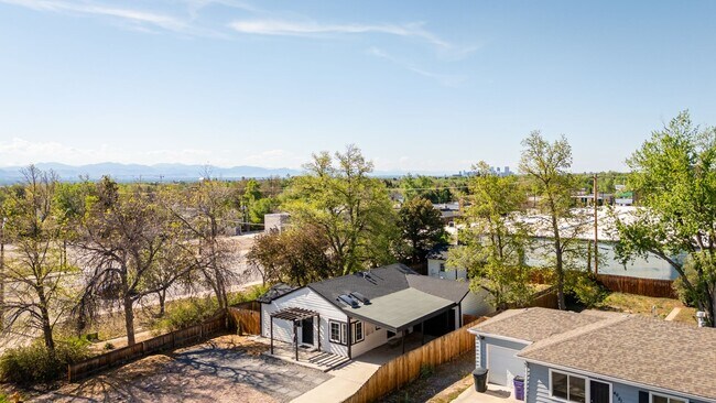 Building Photo - Great updated house in Southeast Denver near Cherry Hills!