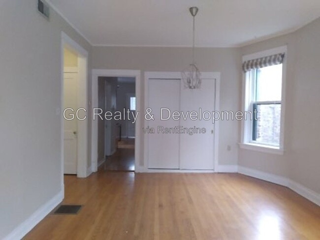 Building Photo - 1306 W Cornelia Ave