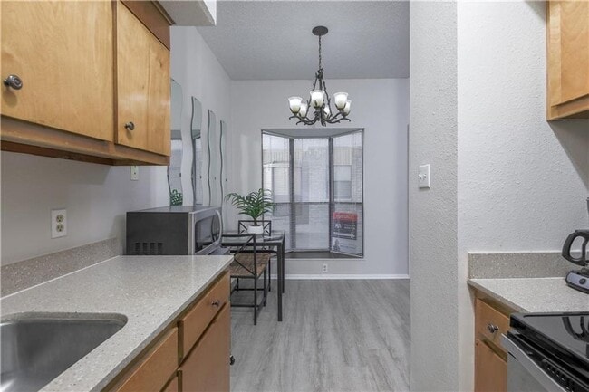 Building Photo - Furnished 1x1 North Campus Apartment on Guad